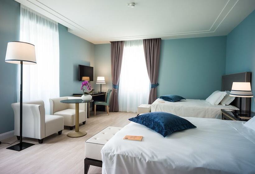 Camera Quadrupla Standard, Turin Palace