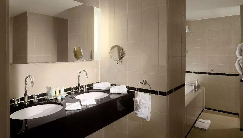 اتاق استاندارد چهار تخته, Turin Palace