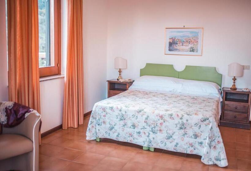 家庭房带园景, Villa Sirina