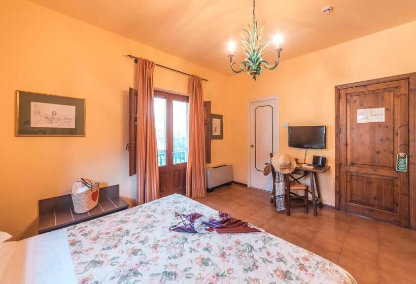 Семейный Номер Вид на Сад, Villa Sirina