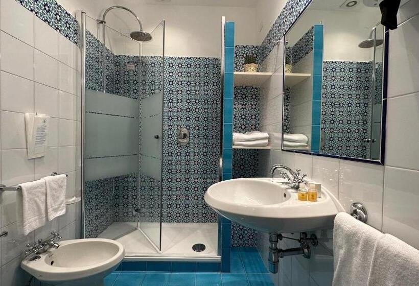 스탠다드 트리플 룸, Villa Di Sorrento