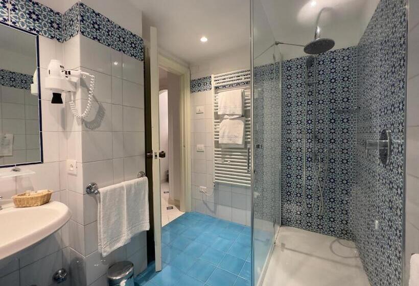 컴포트 룸, Villa Di Sorrento