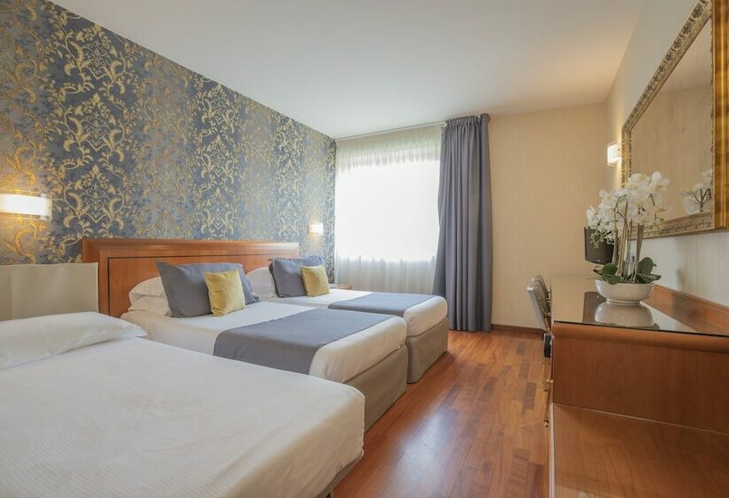 اتاق سوپریور سه تخته, Palace Verona