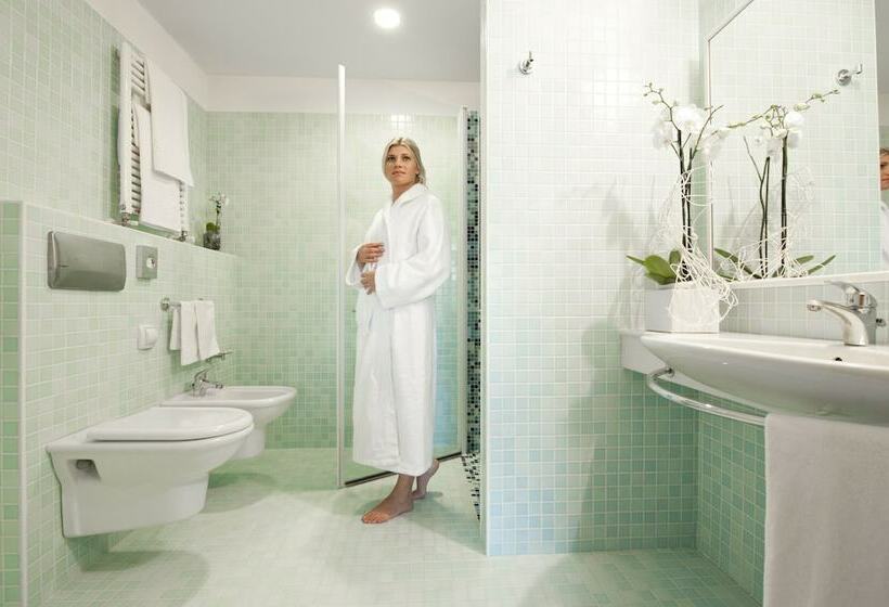 اتاق سوپریور سه تخته, Palace Verona