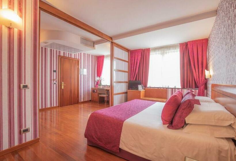 سوییت جونیور, Palace Verona