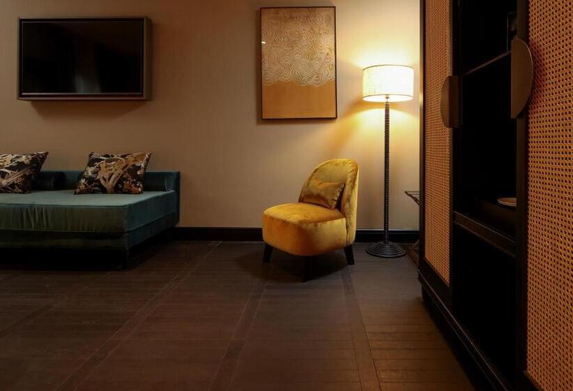 غرفة إدارية ثلاثية, U-Visionary Venezia Hotel