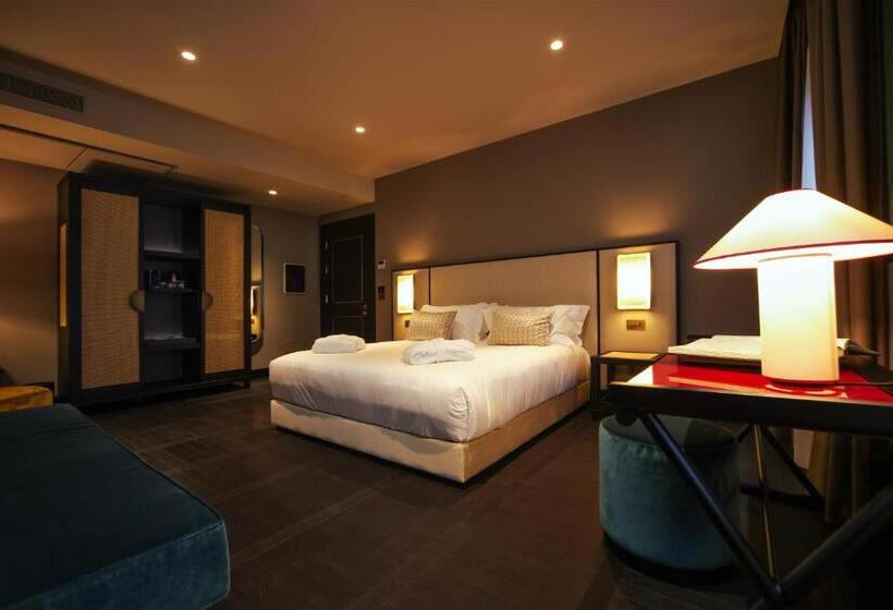 غرفة إدارية ثلاثية, U-Visionary Venezia Hotel