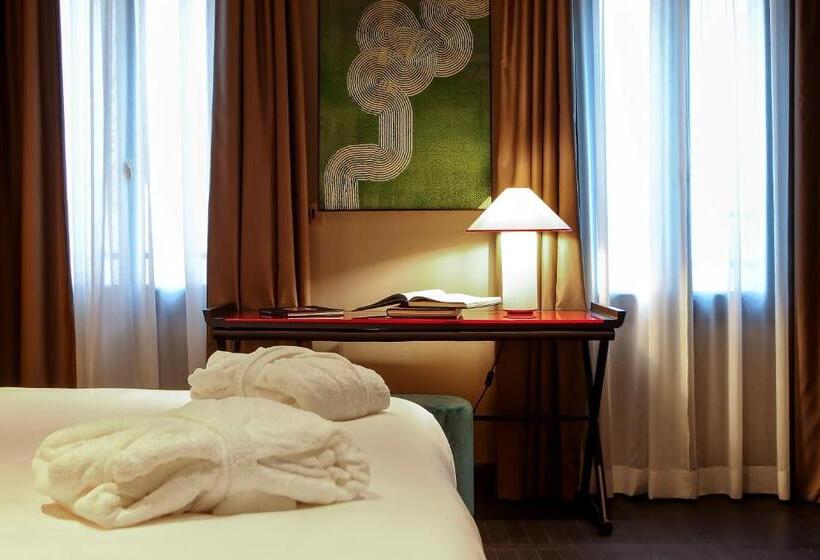 غرفة إدارية ثلاثية, U-Visionary Venezia Hotel