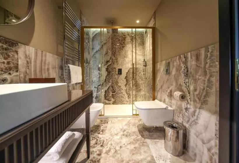 Deluxe Kolmen Hengen Huone, U-Visionary Venezia Hotel