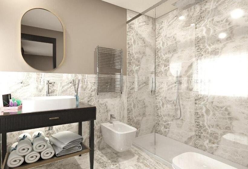 جناح جونيور, U-Visionary Venezia Hotel