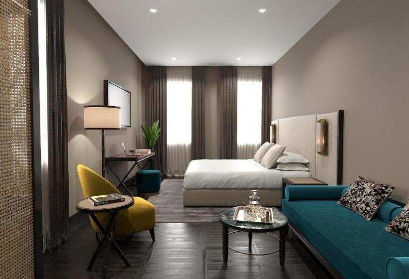 جناح جونيور, U-Visionary Venezia Hotel