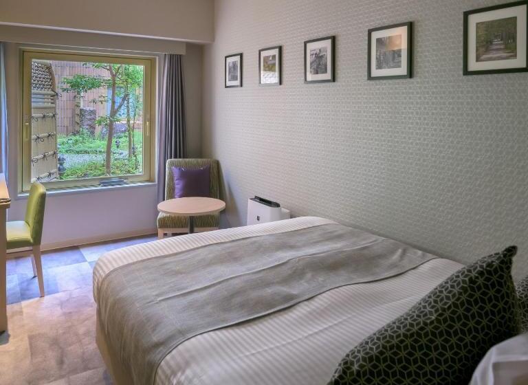 컴포트 룸, Nara Royal