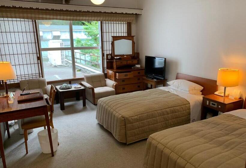 غرفة قياسية, Nikko Kanaya