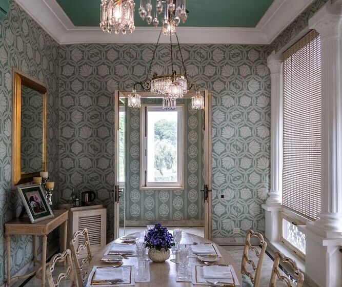 スイート, Rajmahal Palace Raas