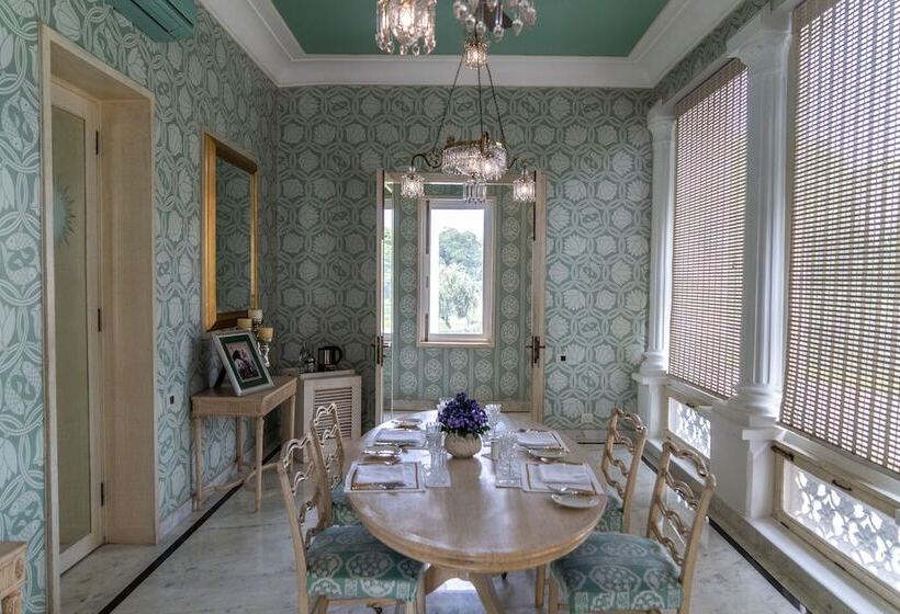 スイート, Rajmahal Palace Raas