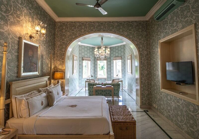 スイート, Rajmahal Palace Raas