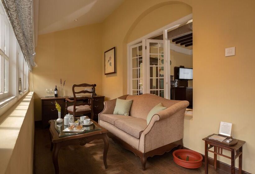 디럭스 룸 가든 전망, Savoy  Ihcl Seleqtions