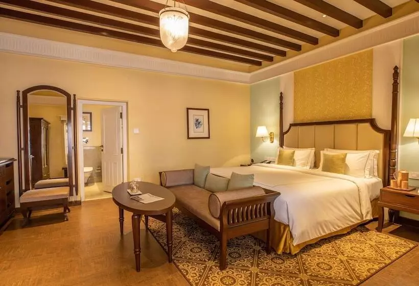 اتاق لوکس با چشم‌انداز باغ, Savoy  Ihcl Seleqtions