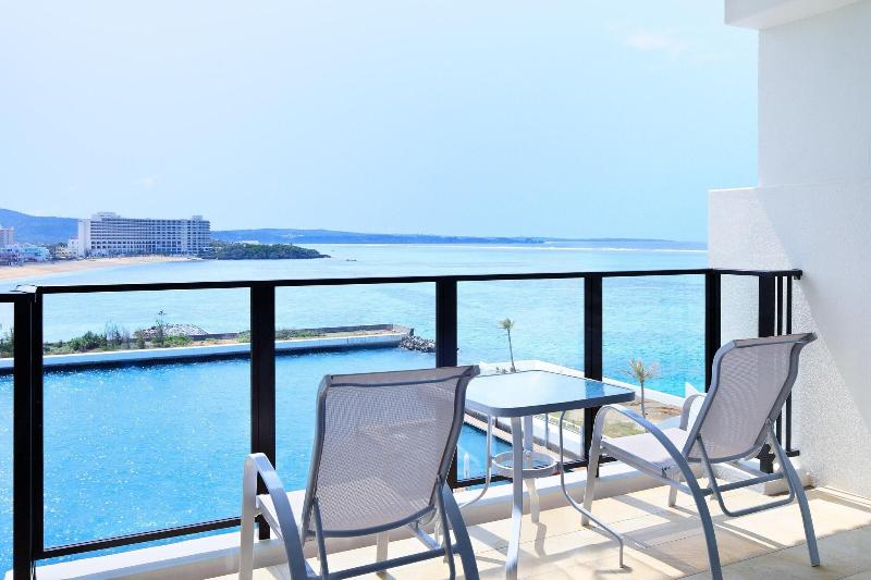 Номер Премиум, Sheraton Okinawa Sunmarina Resort
