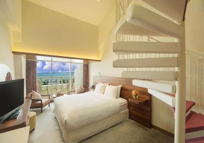 キングサイズベッドのスタンダードルーム, Sheraton Okinawa Sunmarina Resort