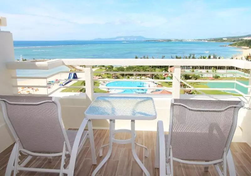キングサイズベッドのスタンダードルーム, Sheraton Okinawa Sunmarina Resort