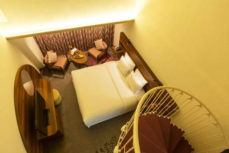 キングサイズベッドのスタンダードルーム, Sheraton Okinawa Sunmarina Resort