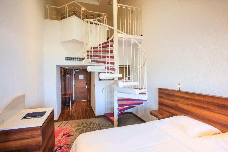 Стандартный Номер Кровать Кинг, Sheraton Okinawa Sunmarina Resort