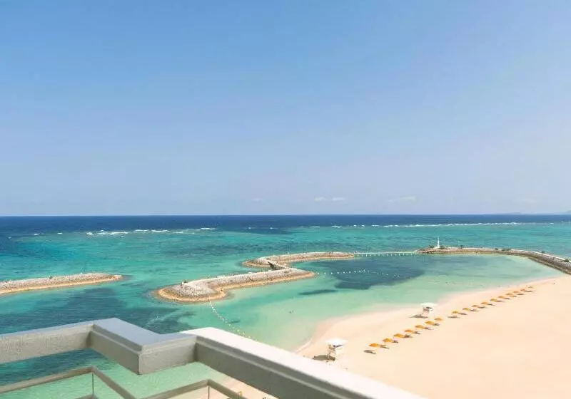 キングサイズベッドのスタンダードルーム, Sheraton Okinawa Sunmarina Resort