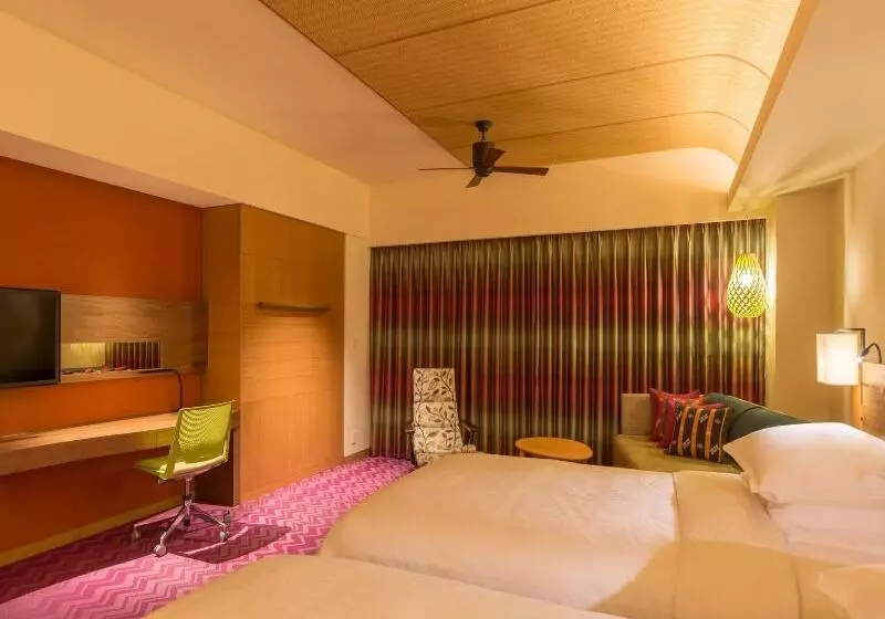 オーシャンビューのプレミアムルーム。, Sheraton Okinawa Sunmarina Resort