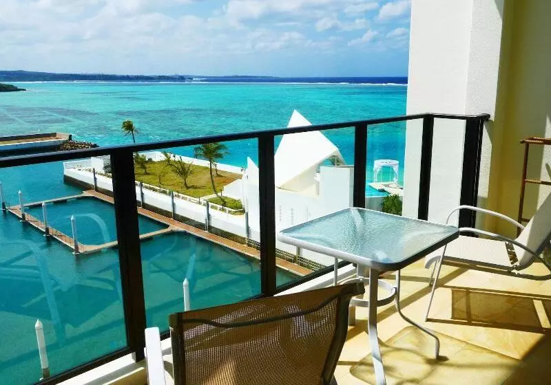 オーシャンビューのプレミアムルーム。, Sheraton Okinawa Sunmarina Resort