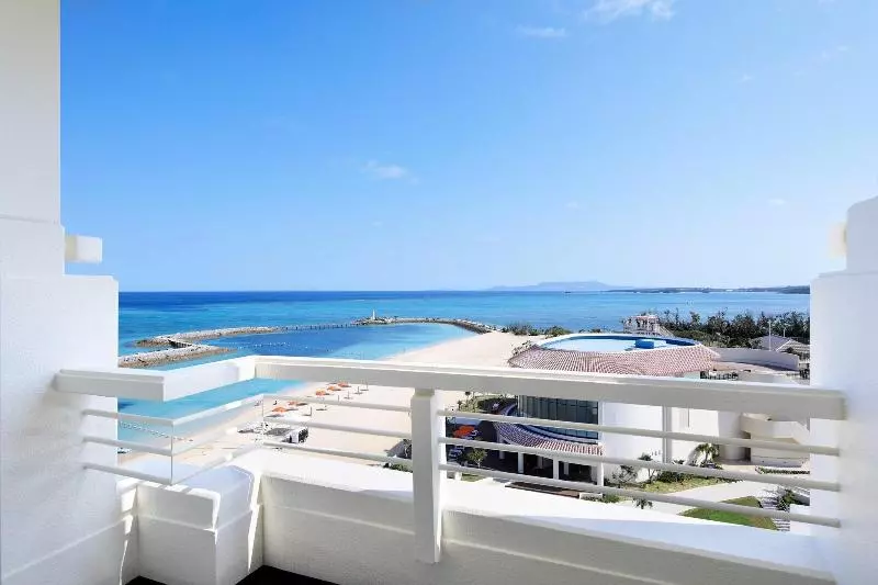 オーシャンビュースタンダードルーム, Sheraton Okinawa Sunmarina Resort