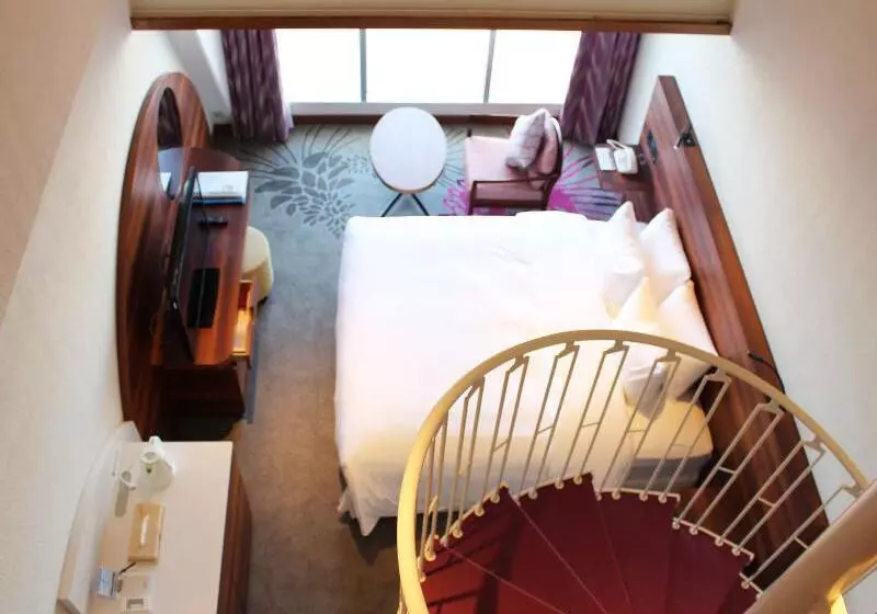 キングサイズベッドのスタンダードルーム, Sheraton Okinawa Sunmarina Resort