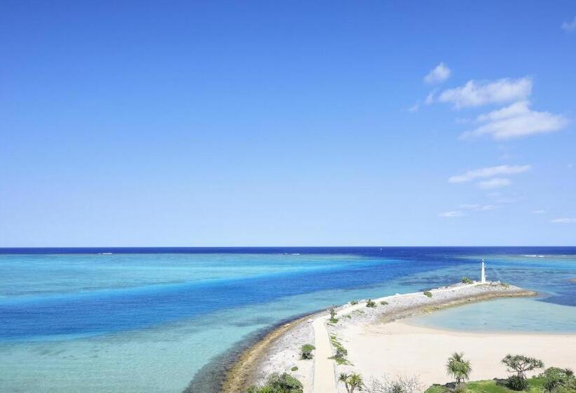 Номер Премиум, Sheraton Okinawa Sunmarina Resort