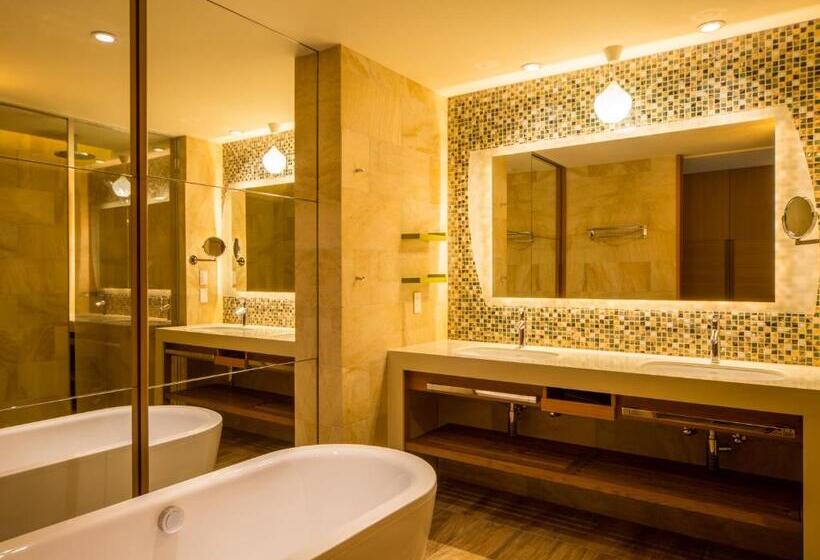 Номер Стандарт Вид на Море, Sheraton Okinawa Sunmarina Resort