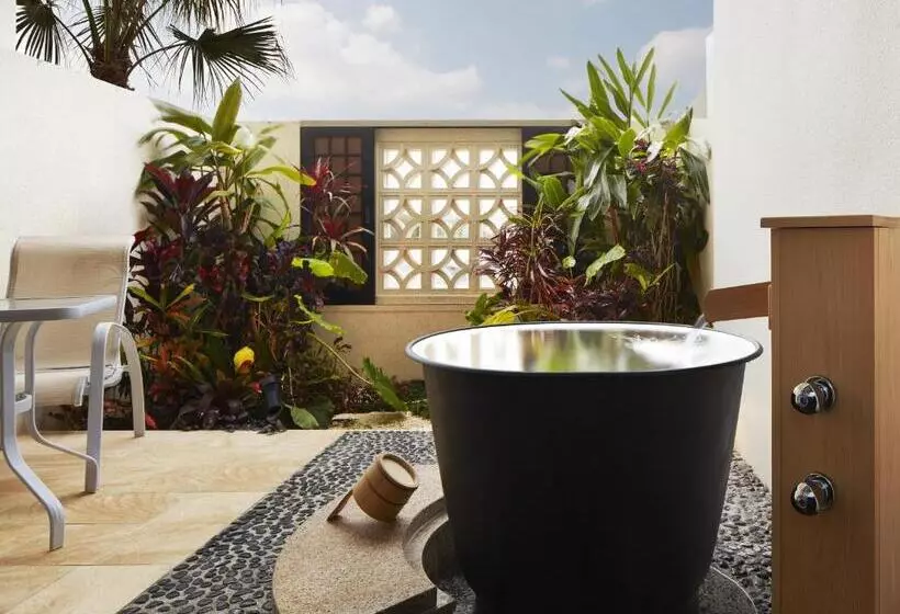 庭の見えるプレミアムルーム, Sheraton Okinawa Sunmarina Resort