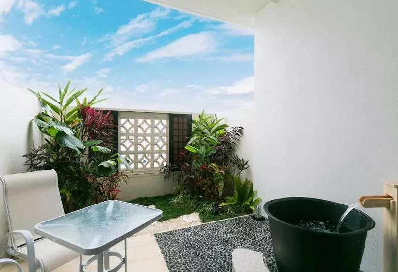 庭の見えるプレミアムルーム, Sheraton Okinawa Sunmarina Resort