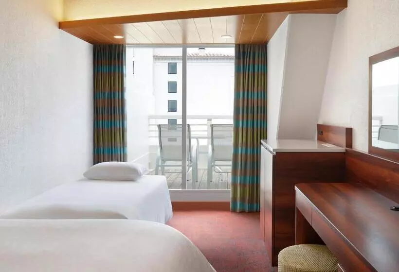 バルコニー付きスタンダードルーム, Sheraton Okinawa Sunmarina Resort