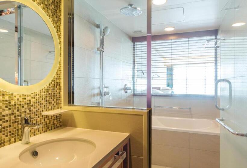 Номер Стандарт с Балконом, Sheraton Okinawa Sunmarina Resort