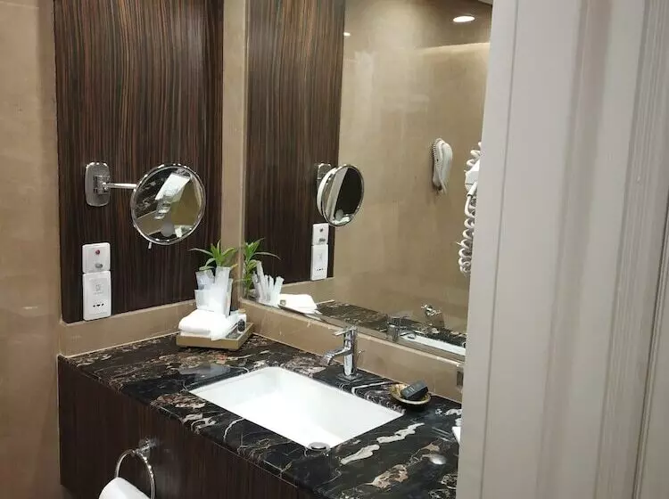 Suite Deluxe, Taj Bengal