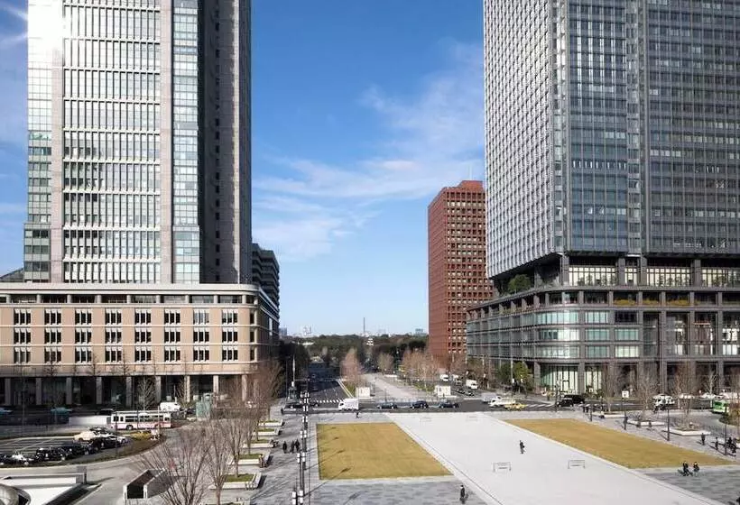 اتاق لوکس با چشمانداز, The Tokyo Station