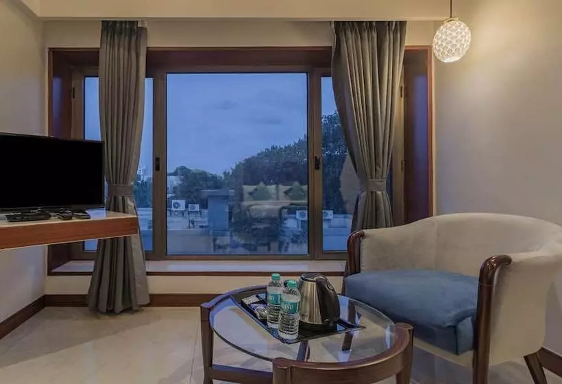 デラックスルーム, Treebo Regency   Bund Garden, Dhole Patil Road
