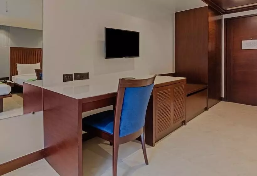 デラックスルーム, Treebo Regency   Bund Garden, Dhole Patil Road