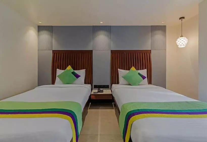 デラックスルーム, Treebo Regency   Bund Garden, Dhole Patil Road