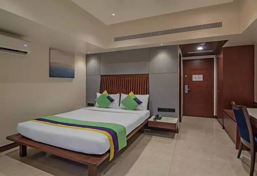 デラックスルーム, Treebo Regency   Bund Garden, Dhole Patil Road