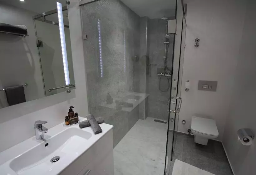 استودیوی استاندارد, Casablanca Suites & Spa