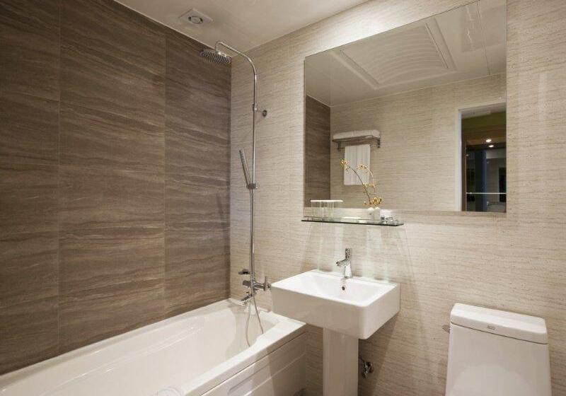 Quarto Triplo Standart, Central Tourist