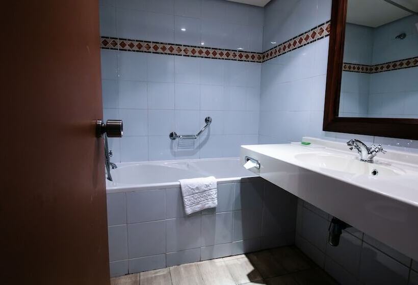 اتاق سوپریور, Douala Rabingha