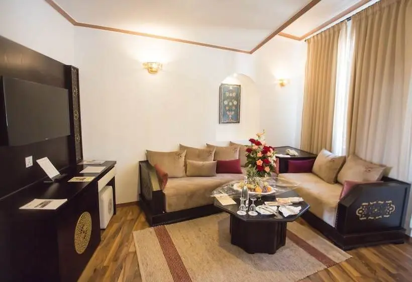 سوئیت سینیور, El Minzah