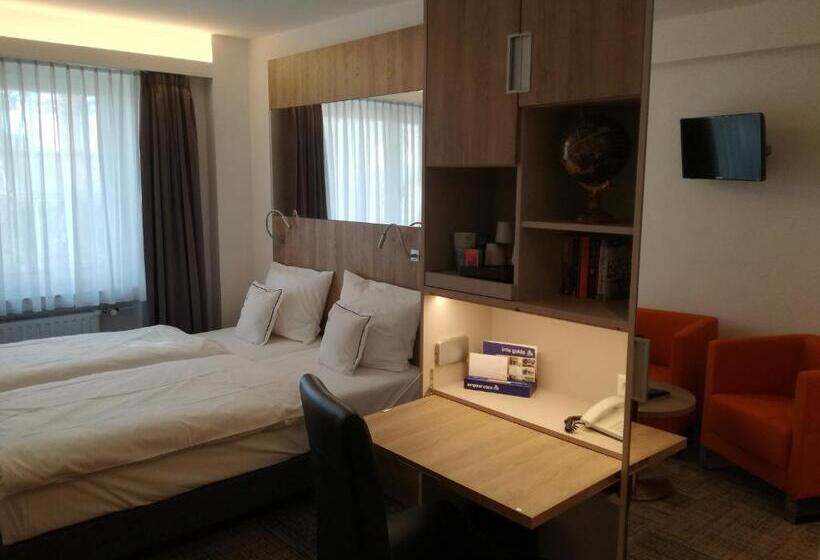 اتاق استاندارد سه نفره, Empire