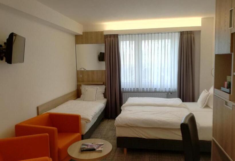 اتاق استاندارد سه نفره, Empire